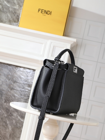 フェンディバッグ側面デザイン